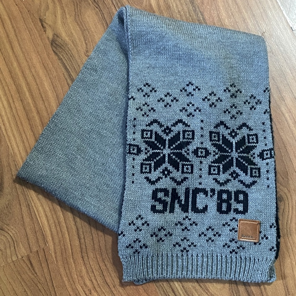 Vintage Bench Scarf